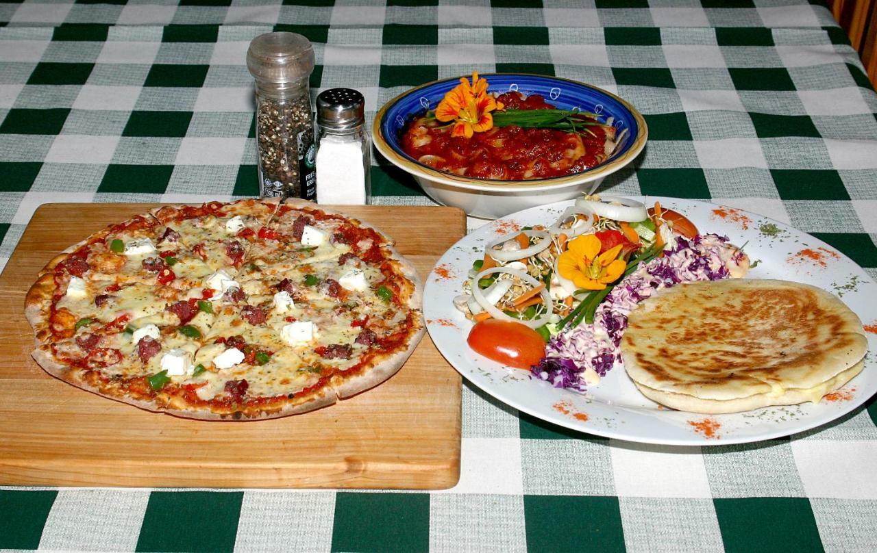 לינה וארוחת בוקר Ethels Drive Tower Of Pizza מראה חיצוני תמונה